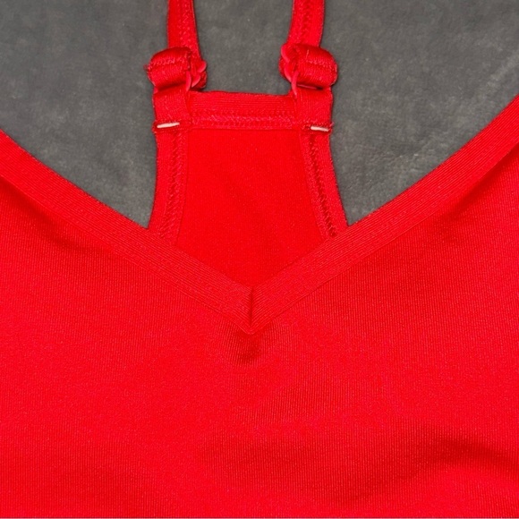 Victoria’s Secret PINK Ultimate Lightly Lined Sports Bra Size Medium Red - Picture 3 of 8